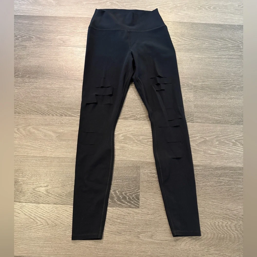 ALO YOGA High-Waist Ripped Warrior Legging Size Medium in Black